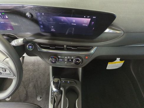 Used 2025 Buick Envista Preferred image 14