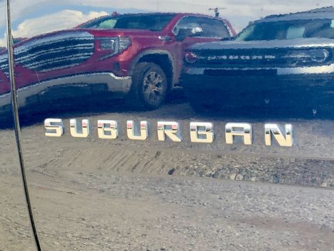 Used 2017 Chevrolet Suburban LT image 18