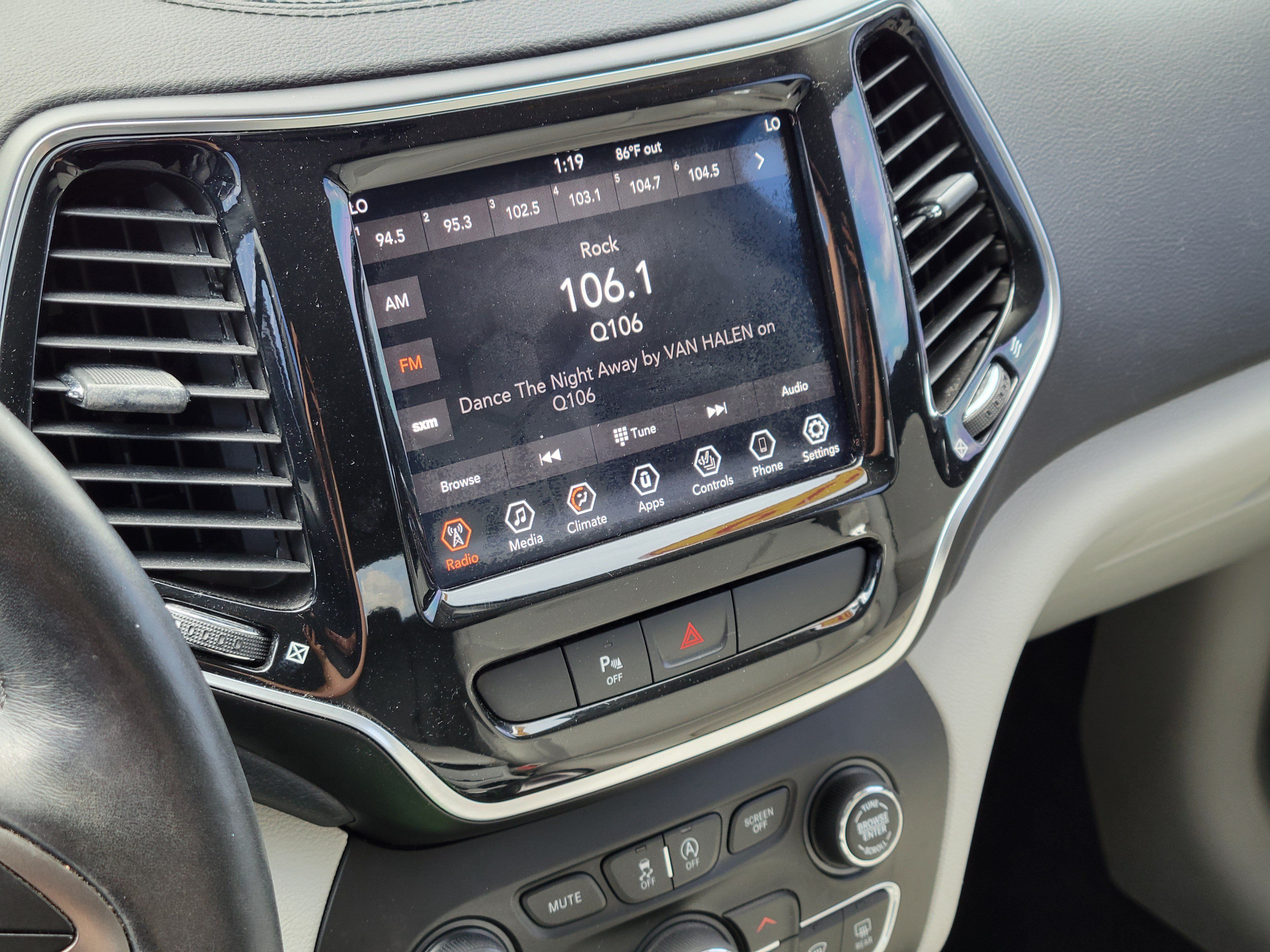 Used 2019 Jeep Cherokee Limited FWD image 13