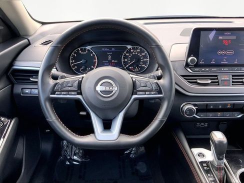 Used 2025 Nissan Altima 2.5 SR image 8