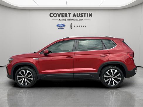Used 2022 Volkswagen Taos SE image 2