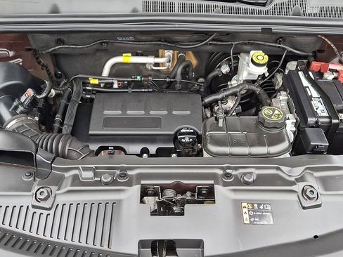 Used 2021 Chevrolet Trax LT w/ LT Convenience Package image 29