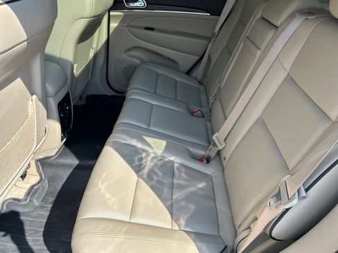 Used 2015 Jeep Grand Cherokee Overland AWD/4WD image 12