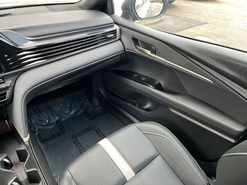 Used 2025 Toyota Camry SE image 34