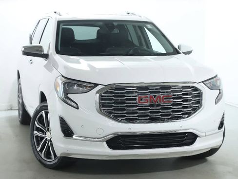 Used 2020 GMC Terrain Denali w/ Denali Premium Package image 2