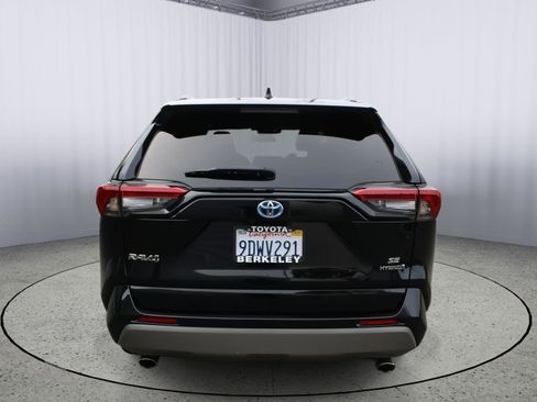 Used 2022 Toyota RAV4 SE image 8