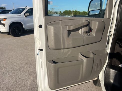 Used 2019 Chevrolet Express 3500 LT w/ LT Preferred Equipment Group RWD image 42