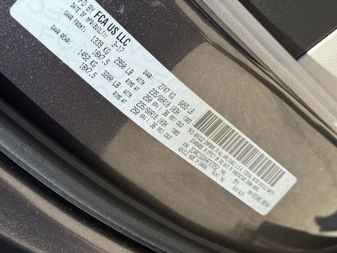 Used 2017 Chrysler Pacifica Limited image 9