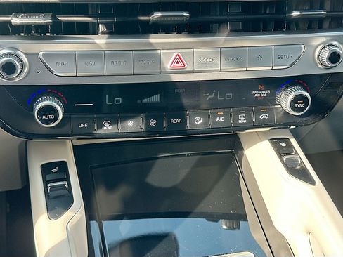 Used 2024 Kia Telluride S w/ S Sunroof Package FWD image 16