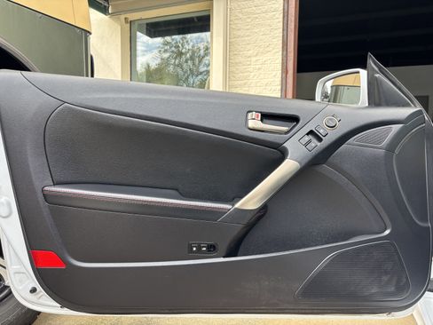 Used 2016 Hyundai Genesis Coupe 3.8 image 43