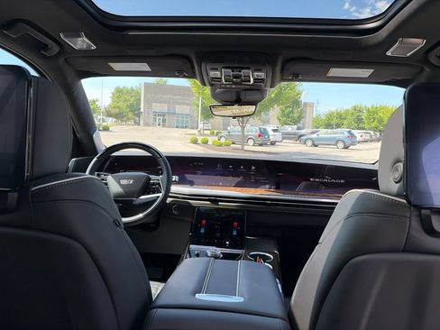 Used 2026 Cadillac Escalade Platinum Sport w/ LPO, ONYX Package AWD/4WD image 47