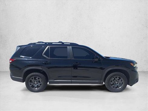 Used 2023 Honda Pilot TrailSport image 4