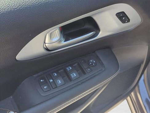 Used 2023 Chrysler Pacifica Touring-L w/ S Appearance Package image 9