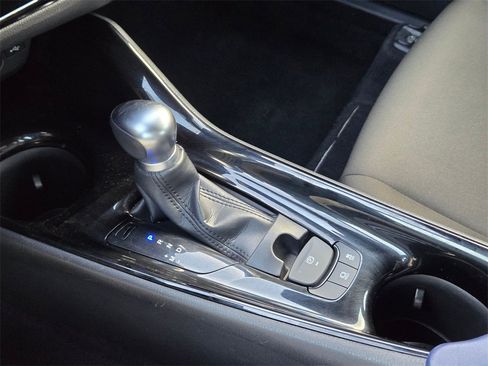 Used 2021 Toyota C-HR XLE image 17