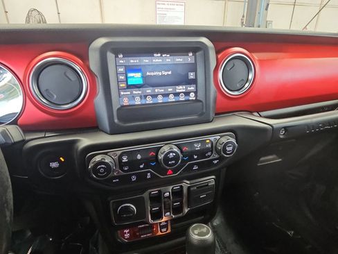 Used 2021 Jeep Wrangler Unlimited Rubicon w/ Cold Weather Group AWD/4WD image 19