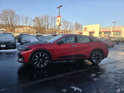 Certified 2023 Toyota Crown Platinum image 3