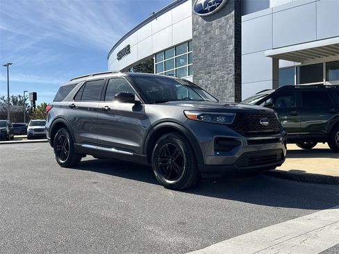 Used 2024 Ford Explorer XLT image 10