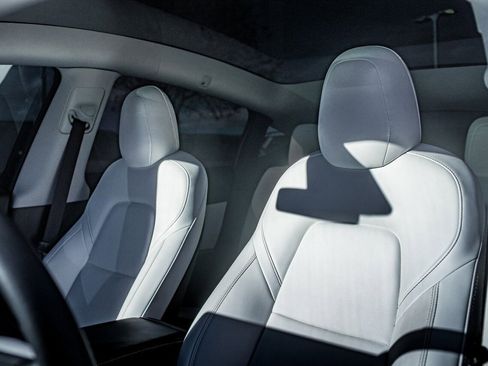 Used 2020 Tesla Model Y Long Range image 13