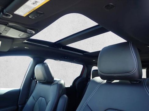 New 2027 Chrysler Pacifica Select AWD/4WD image 14