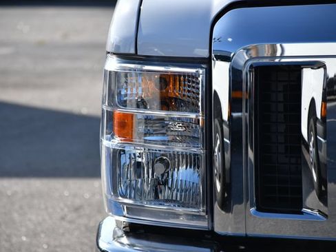 Used 2023 Ford E-450 and Econoline 450 Super Duty w/ Power Windows & Locks Group RWD image 9