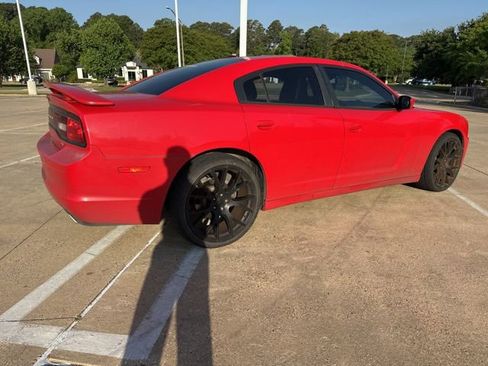 Used 2014 Dodge Charger SXT Plus image 2