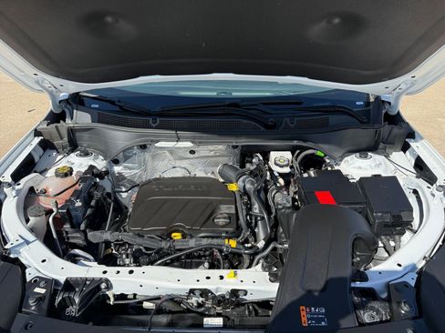 Used 2025 Chevrolet Trax LT image 32