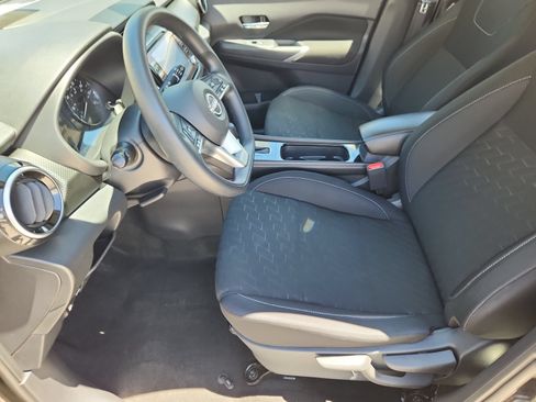 Used 2023 Nissan Kicks SV FWD image 10