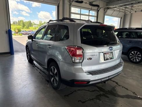Used 2017 Subaru Forester 2.5i Limited AWD/4WD image 4