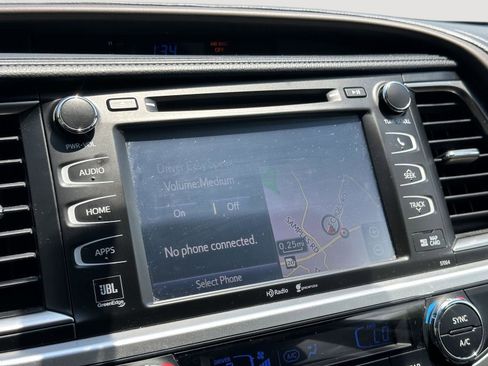 Used 2015 Toyota Highlander Limited AWD/4WD image 12