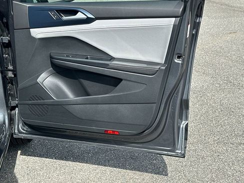 Used 2024 Volkswagen Taos SE image 14