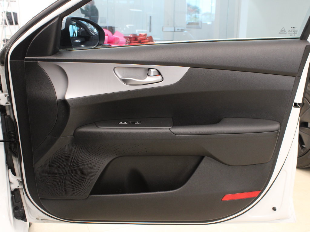 Used 2023 Kia Forte LXS w/ LXS Technology Package FWD image 16