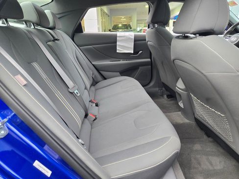 Used 2025 Hyundai Elantra SEL image 9