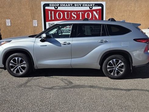 Used 2021 Toyota Highlander XLE image 1