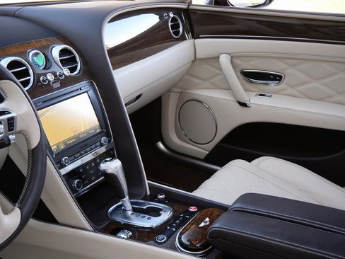 Used 2015 Bentley Flying Spur V8 image 15