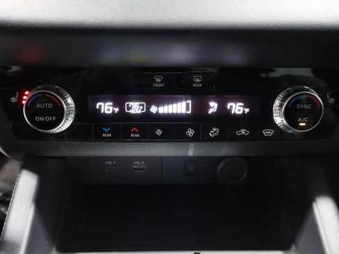 Used 2022 Mitsubishi Outlander SEL image 32