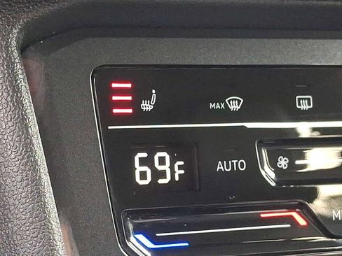 Used 2024 Volkswagen Tiguan SE image 18