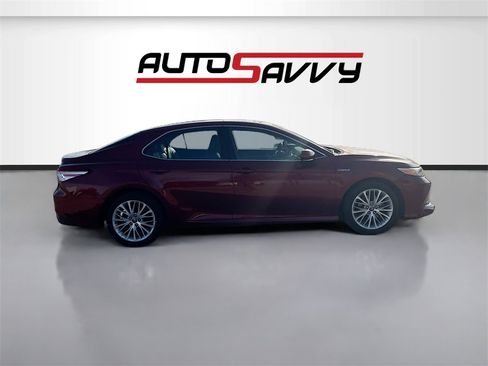 Used 2020 Toyota Camry XLE image 8
