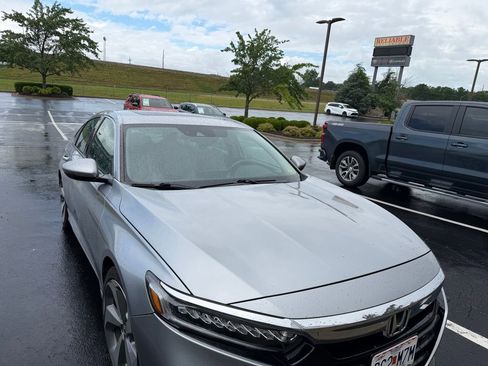 Used 2018 Honda Accord Touring image 1