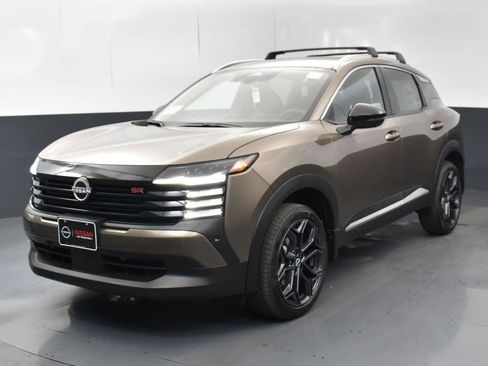 New 2026 Nissan Kicks SR w/ Illumination Package FWD image 3