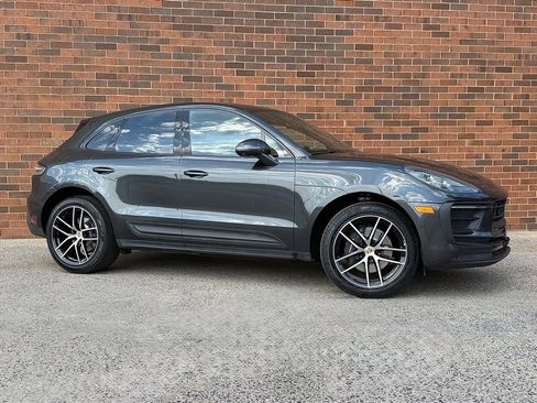 Certified 2025 Porsche Macan image 9