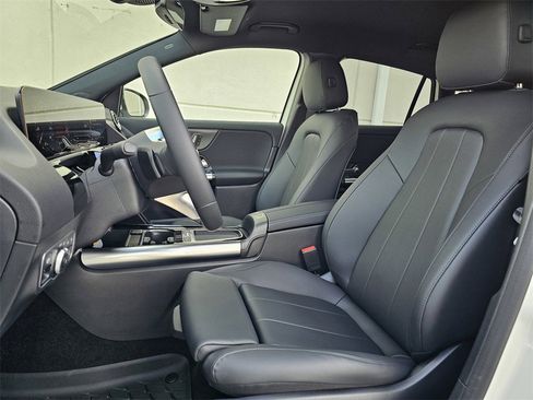 Used 2025 Mercedes-Benz GLA 250 image 15