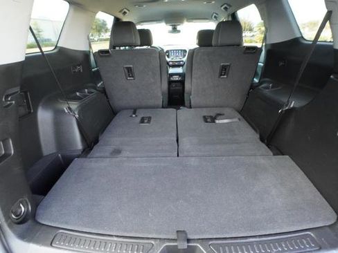 Used 2023 GMC Acadia SLE w/ Driver Convenience Package image 30