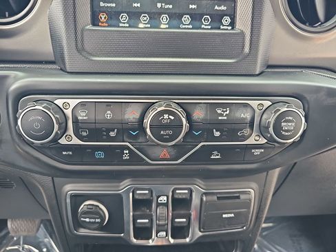 Used 2023 Jeep Wrangler Unlimited w/ Cold Weather Group image 20