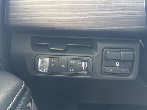 Used 2024 GMC Sierra EV Denali AWD/4WD image 17