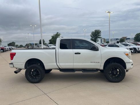 Used 2024 Nissan Titan SV AWD/4WD image 6