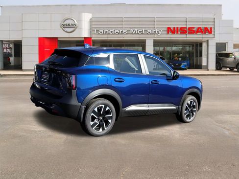 New 2025 Nissan Kicks SV image 3