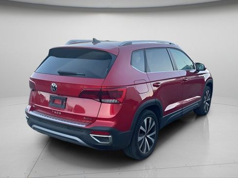 Used 2023 Volkswagen Taos SE w/ Panoramic Sunroof Package image 5