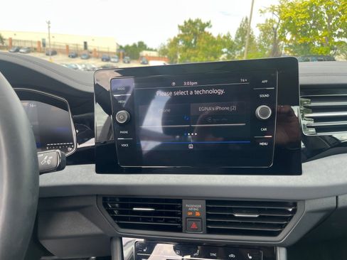 Used 2025 Volkswagen Jetta SE image 21