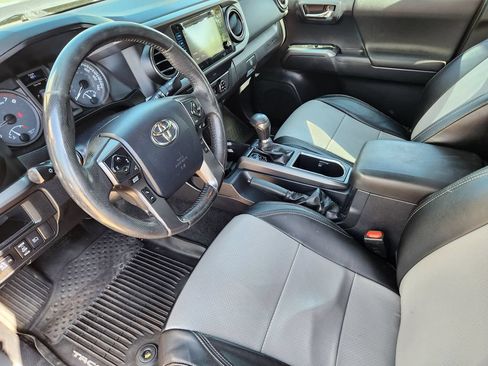 Used 2019 Toyota Tacoma TRD Off-Road w/ Technology Package AWD/4WD image 7
