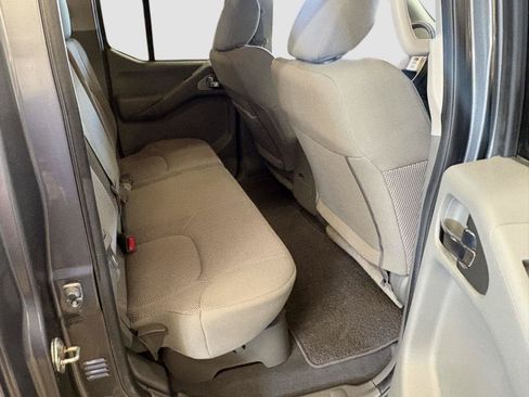Used 2020 Nissan Frontier SV w/ Midnight Edition Floor Mats AWD/4WD image 17